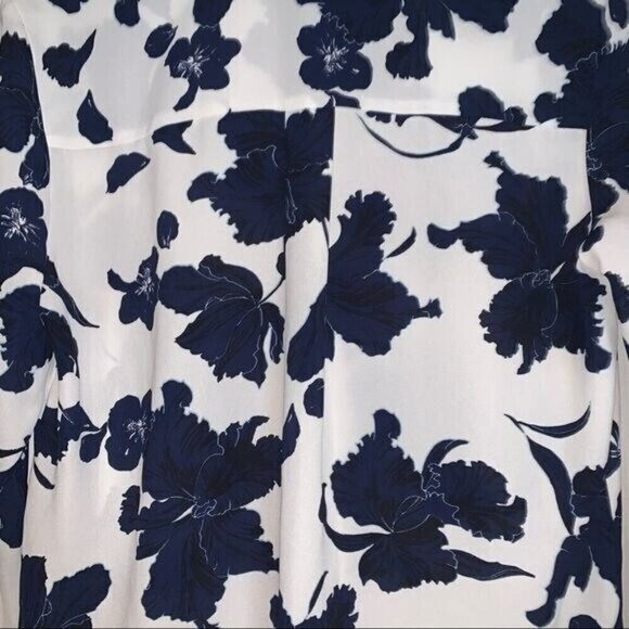 Halogen White Blue Floral Casual Long Sleeve V-Neck Pullover Blouse size Small - Picture 5 of 9